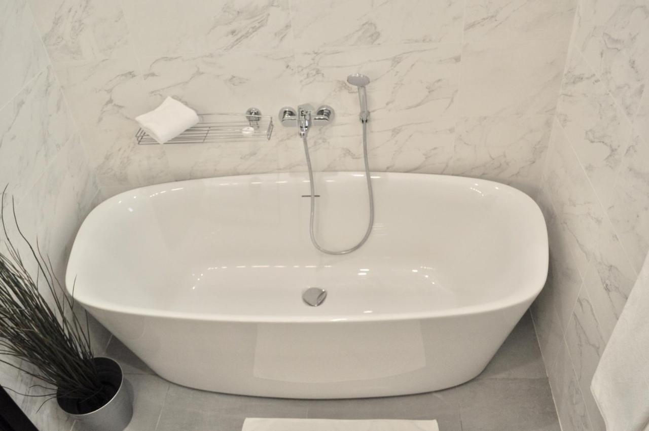 Luxury Suite - Amazing Views & Lovely Garden Салалах Екстериор снимка
